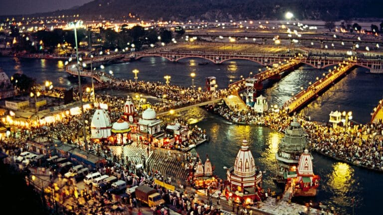 Devotees participating in grand Ganga Aarti on River Ganga