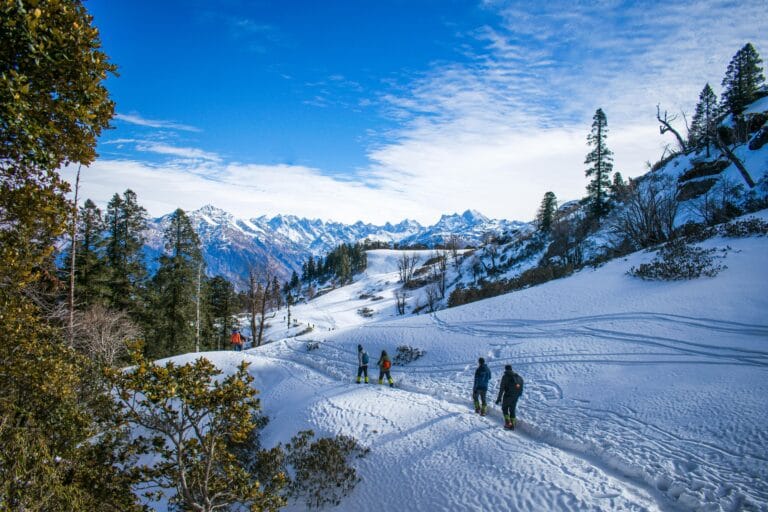 Snow-covered mountains in Manali Himachal Pradesh with tourists skiing
