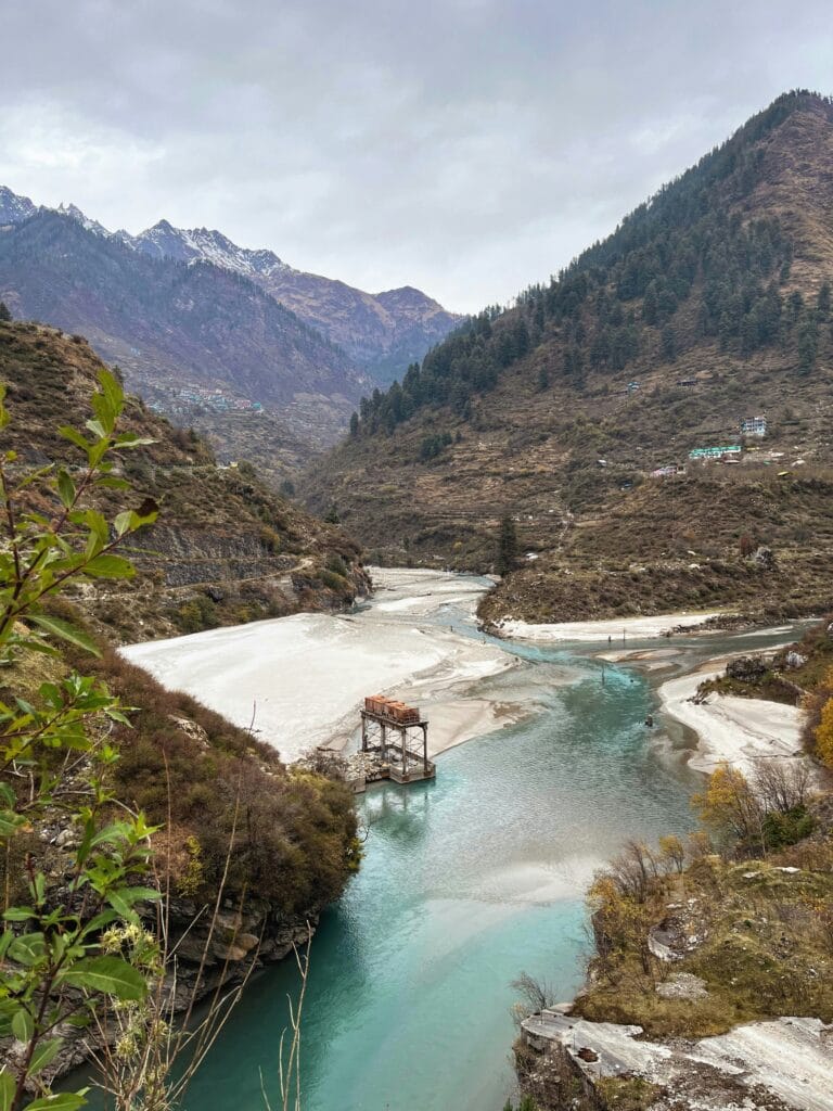 Parvati River flowing through mountains in Himachal Pradesh