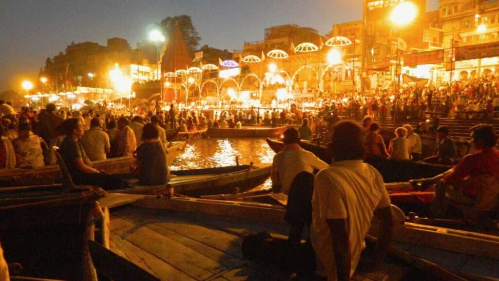 ghats in varanasi 1280x720