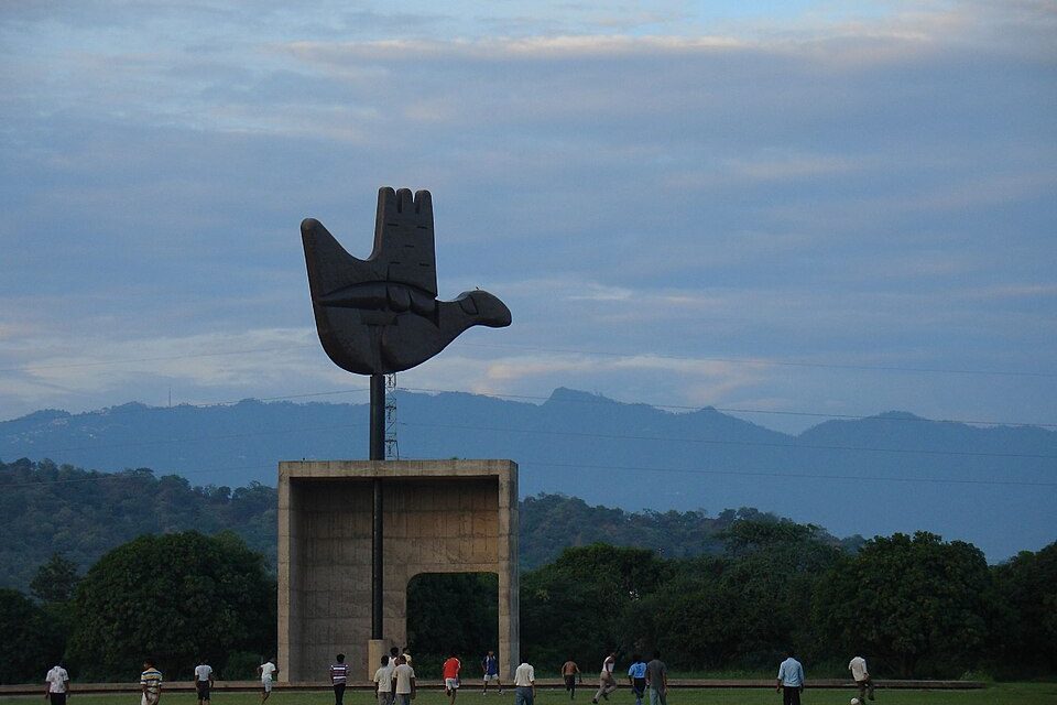 960px open hand monument, chandigarh
